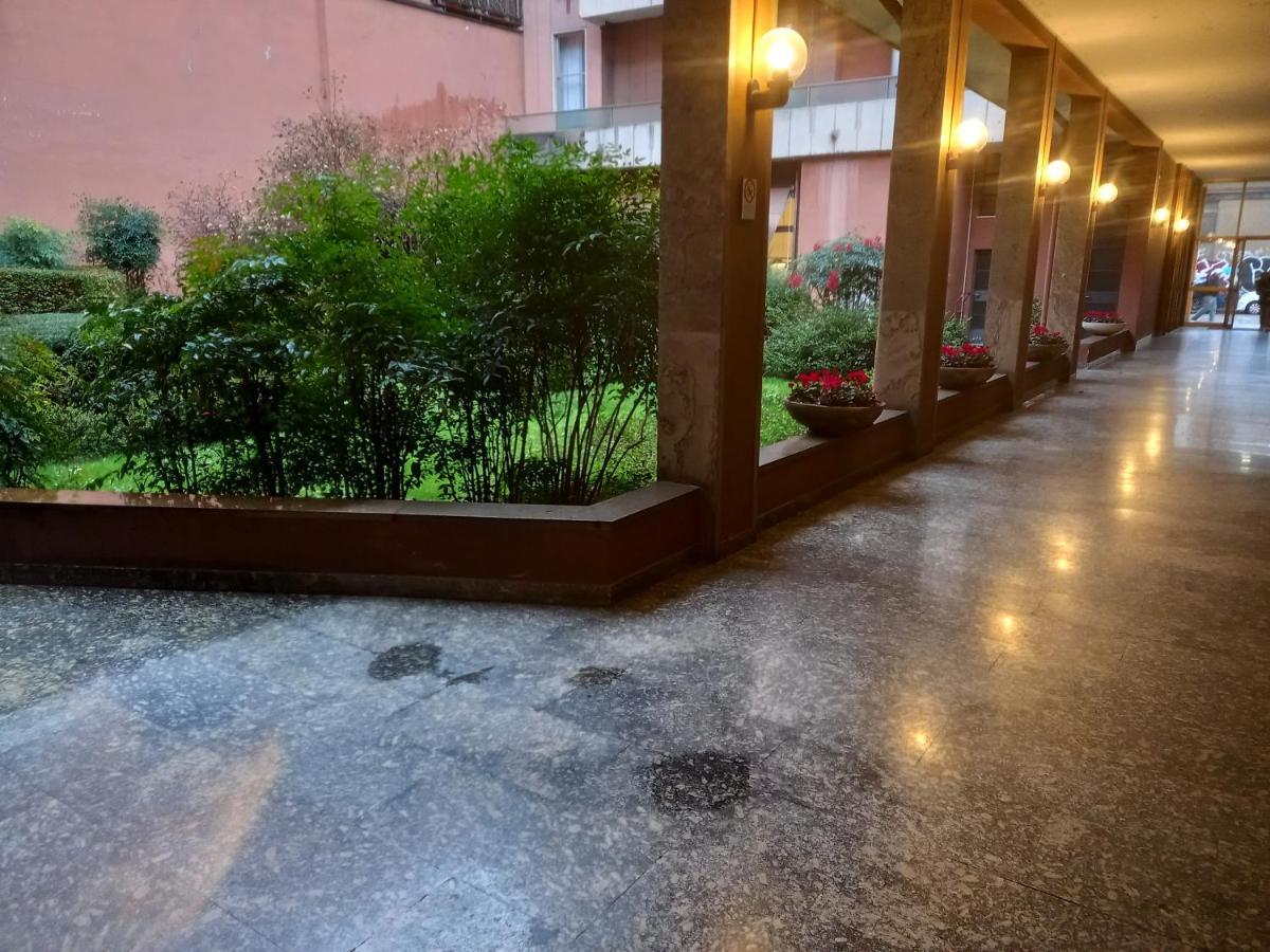 The Boheme Vintage Junior Suite ---- Cozy & Quiet & Comfortable With Private Bathroom & Fully Equipped Kitchenette & Cozy Balcony - Lift To 4Th Floor - Metro' Verde -Green Subway Porta Genova 米兰 外观 照片